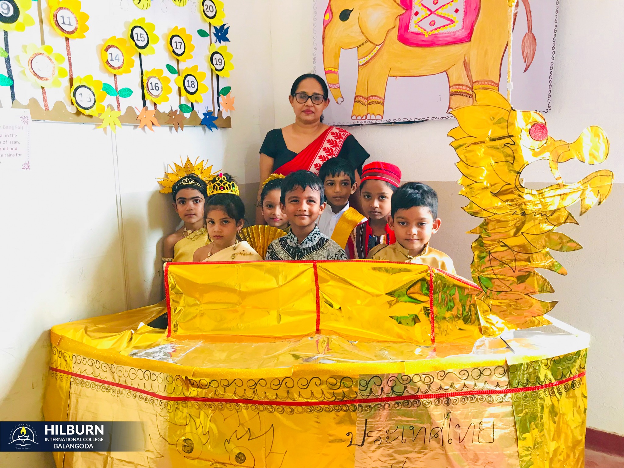 Thailand-Themed Exhibition of Grade 1B