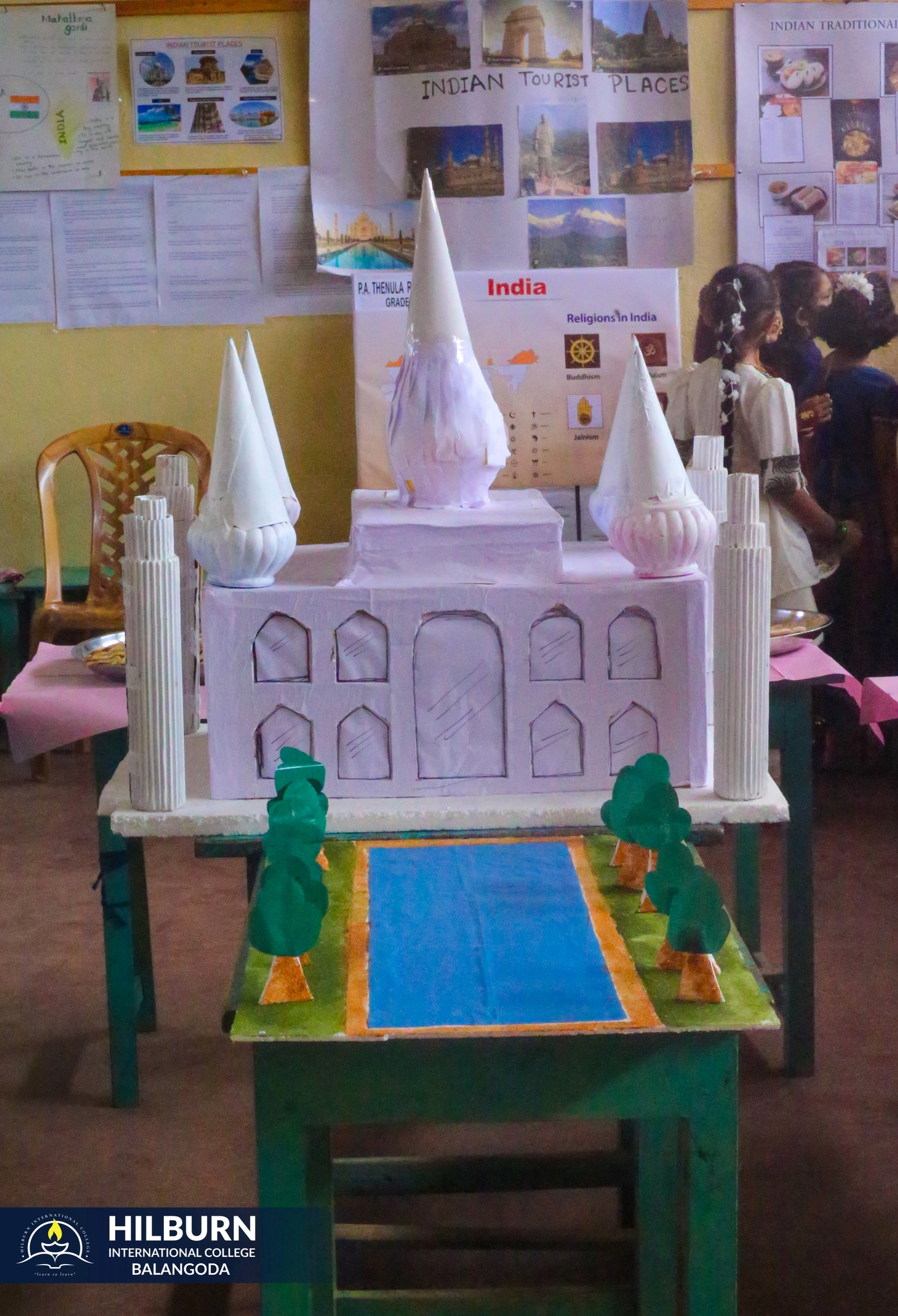 India-Themed Exhibition of Grade 3